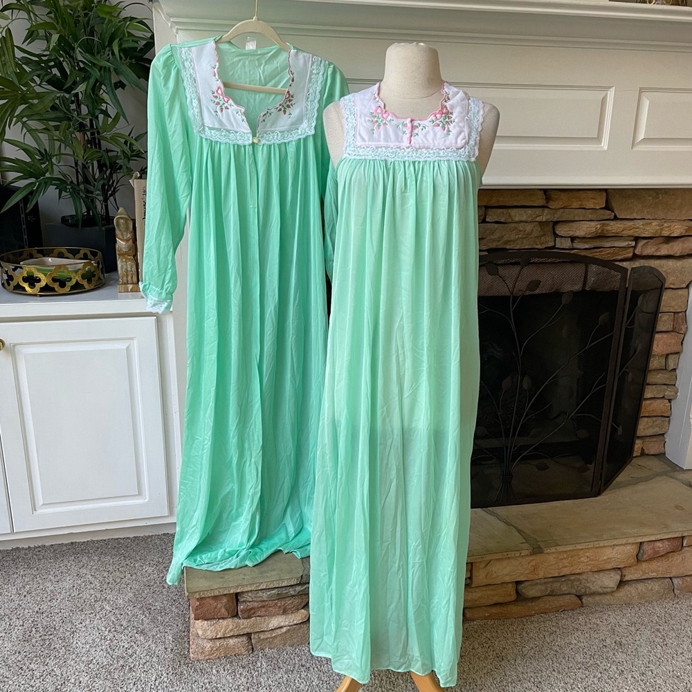Vintage peignoir set mint green with white lace and pink rosebuds size small